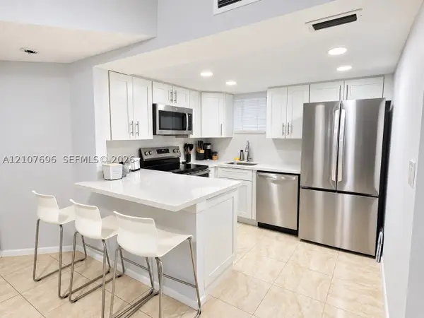 8290 Lake Dr #418, Doral, FL 33166