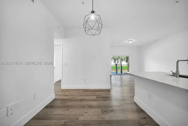 7340 NW 114th Ave #205, Doral, FL 33178
