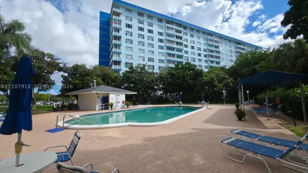 4001 Hillcrest Dr #1015, Hollywood, FL 33021