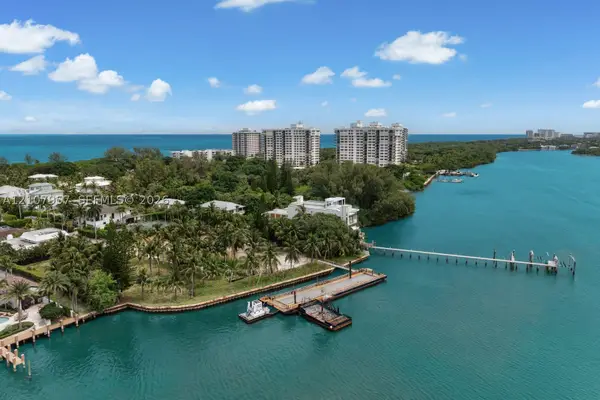 910 NE 24th St, Boca Raton, FL 33431