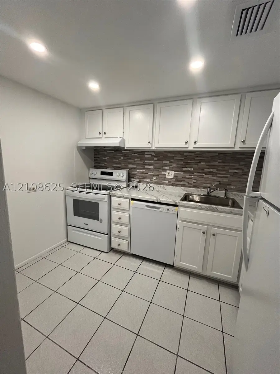 3650 Inverrary Dr #1Q, Lauderhill, FL 33319 - #3