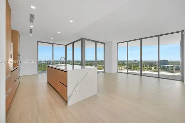 2411 Laguna Circle #1605, Miami, FL 33181