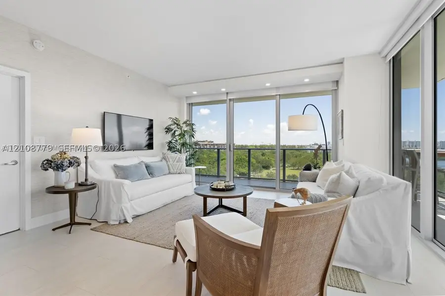 16385 Biscayne Blvd #807, North Miami Beach, FL 33160 - #2
