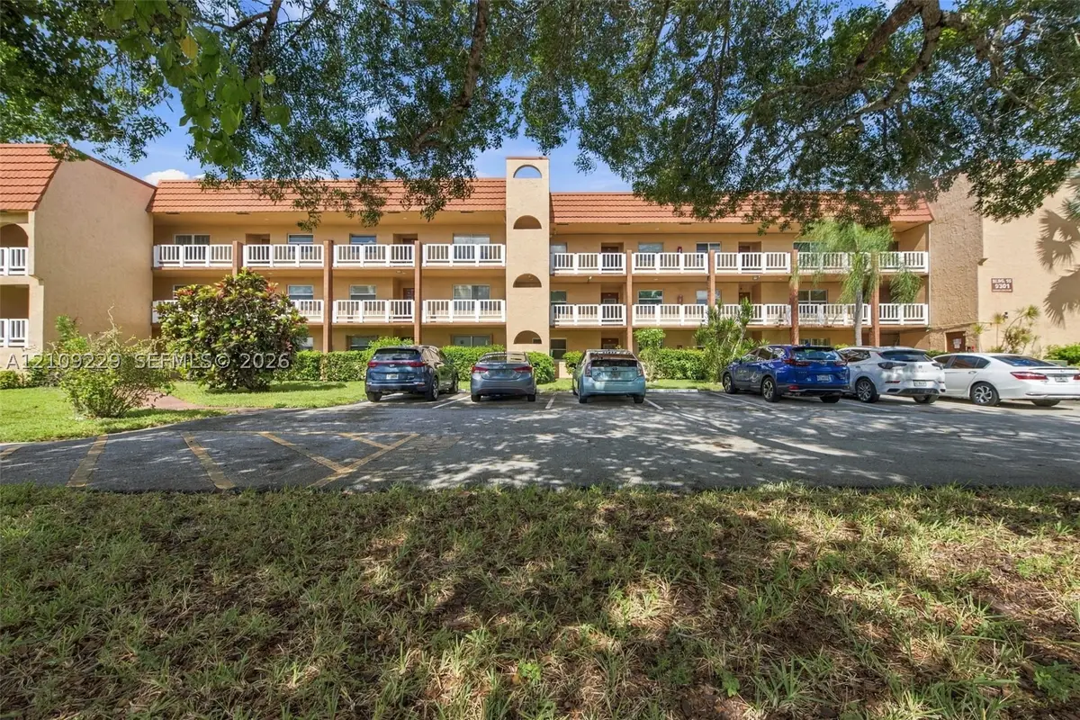 9301 Sunrise Lakes Blvd #105, Sunrise, FL 33322 - #1