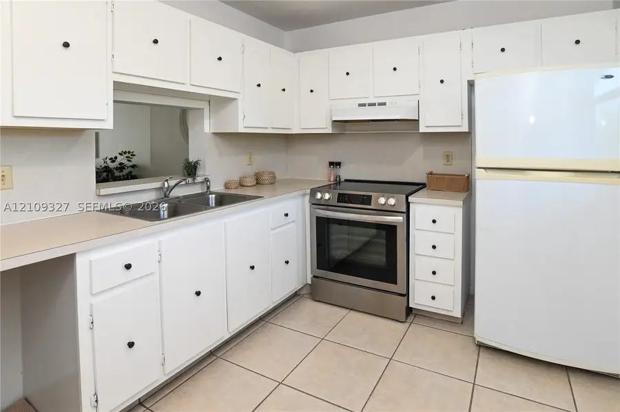 314 SE 10th St #307, Dania Beach, FL 33004 - #2