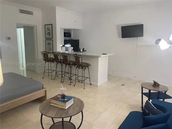 26 Diplomat Pkwy #2351, Hallandale Beach, FL 33009