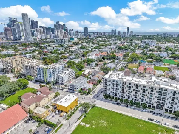 676 SW 1st St, Miami, FL 33130
