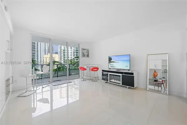 1300 Brickell Bay Dr #1600, Miami, FL 33131