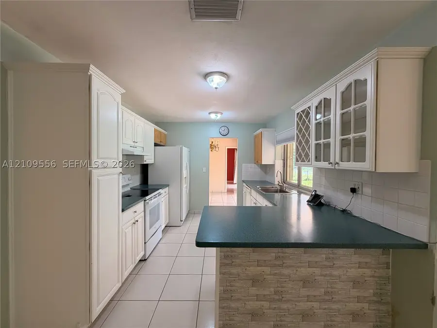 7140 Bamboo St, Miami Lakes, FL 33014 - #3