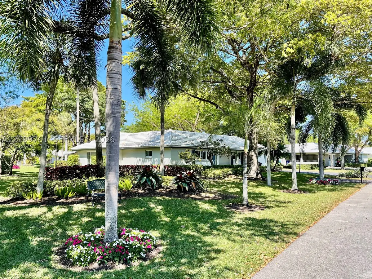 807 E Cypress Ln #V-49, Pompano Beach, FL 33069 - #1