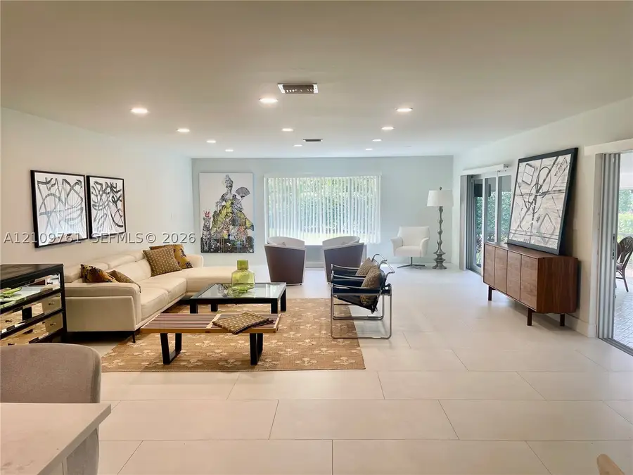 807 E Cypress Ln #V-49, Pompano Beach, FL 33069 - #2
