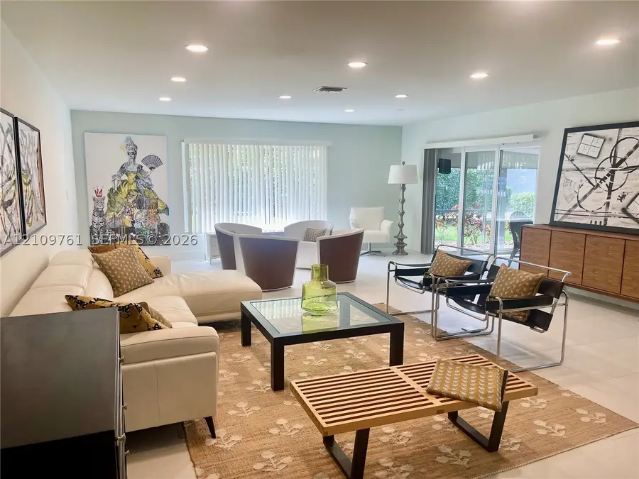 807 E Cypress Ln #V-49, Pompano Beach, FL 33069 - #3