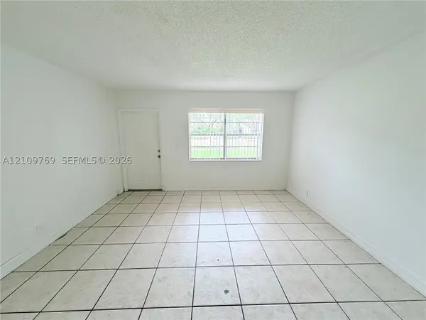 4160 NW 21st St #124D, Lauderhill, FL 33313