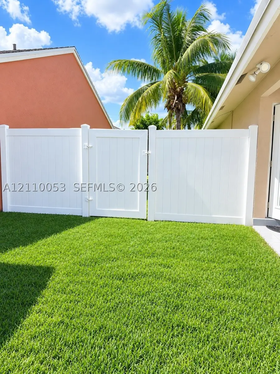 1030 SW 111th Ave, Pembroke Pines, FL 33025 - #2