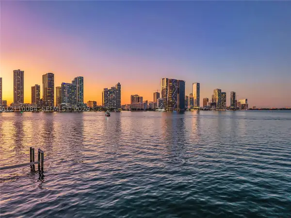 851 N Venetian Dr, Miami, FL 33139