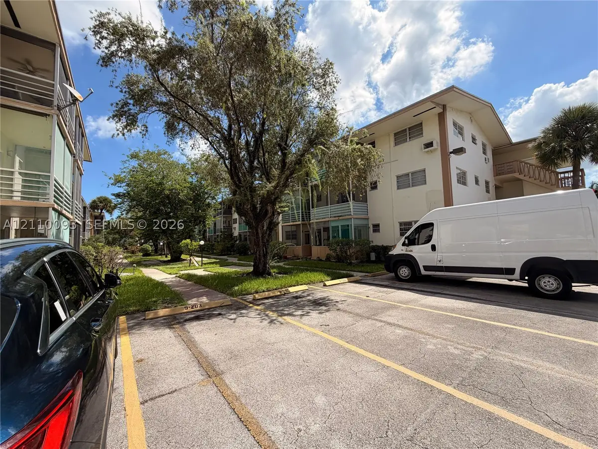 1395 NE 167th St #205, Miami, FL 33162 - #1