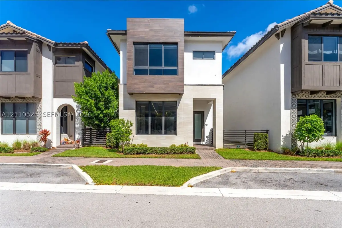 8061 NW 42nd St, Doral, FL 33166 - #1
