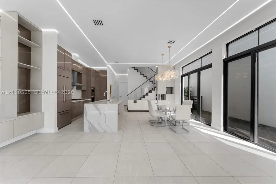 8061 NW 42nd St, Doral, FL 33166 - #2