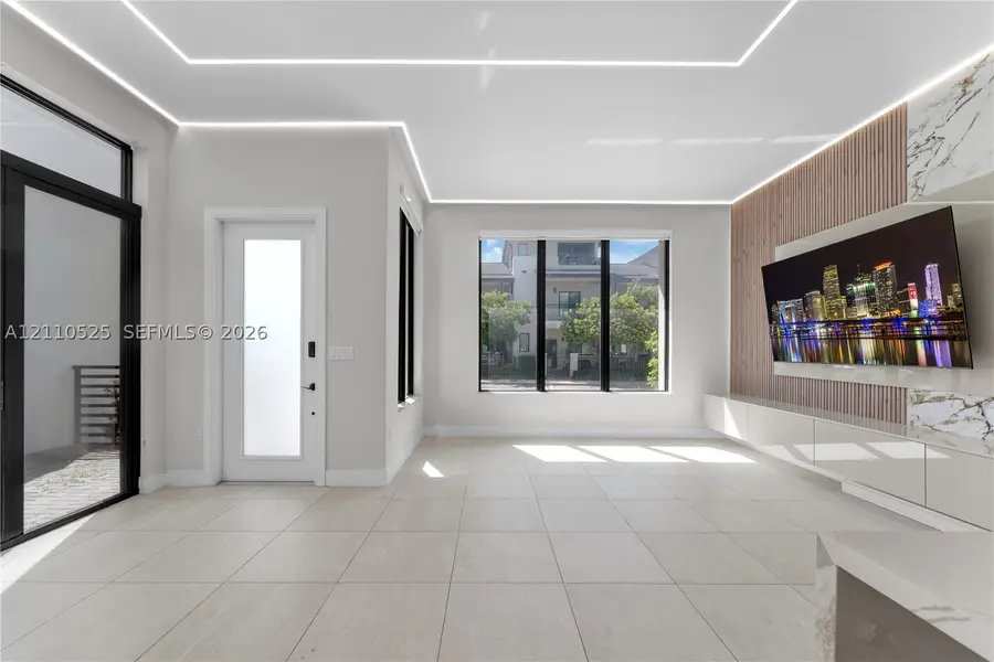 8061 NW 42nd St, Doral, FL 33166 - #3