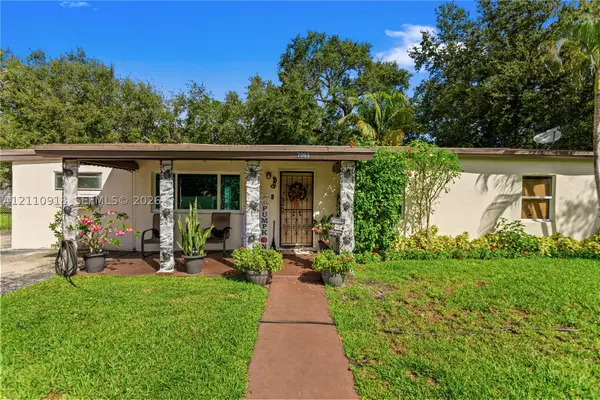 2007 NW 89th St, Miami, FL 33147