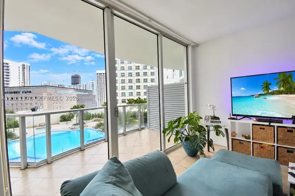 300 S Biscayne Blvd #T-1405, Miami, FL 33131