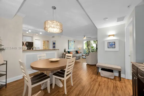 2421 NE 65th St #211, Fort Lauderdale, FL 33308