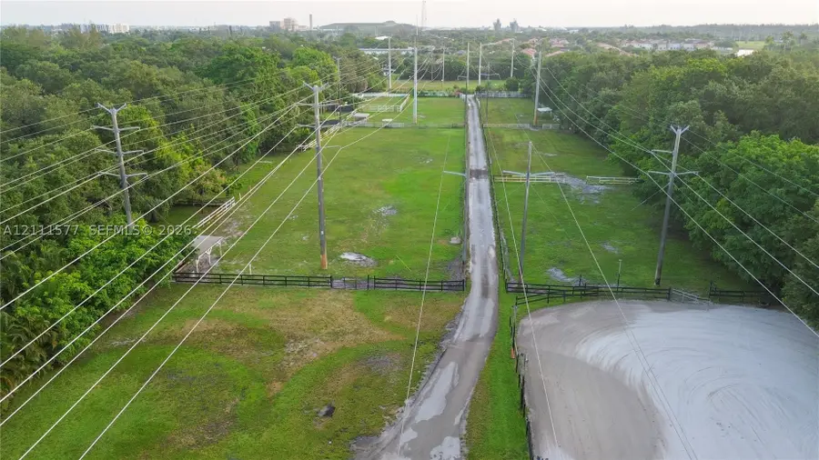 5511 Woodland Ln, Dania Beach, FL 33312 - #2