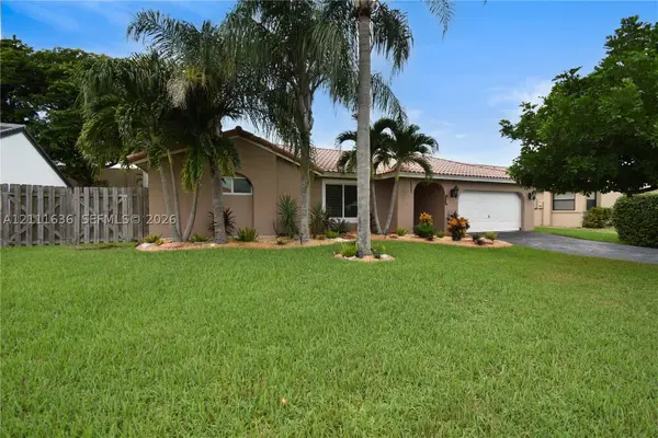 6671 W Wedgewood Ave, Davie, FL 33331