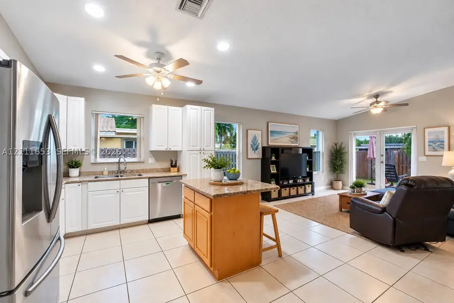 1042 NE 38th St, Oakland Park, FL 33334 - #2