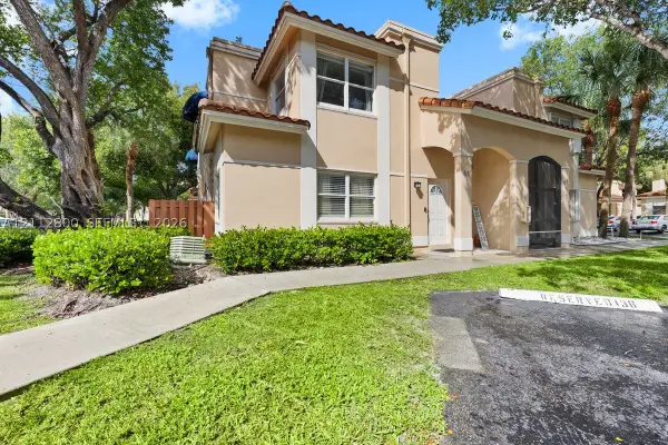 599 Racquet Club Rd #68-17, Weston, FL 33326