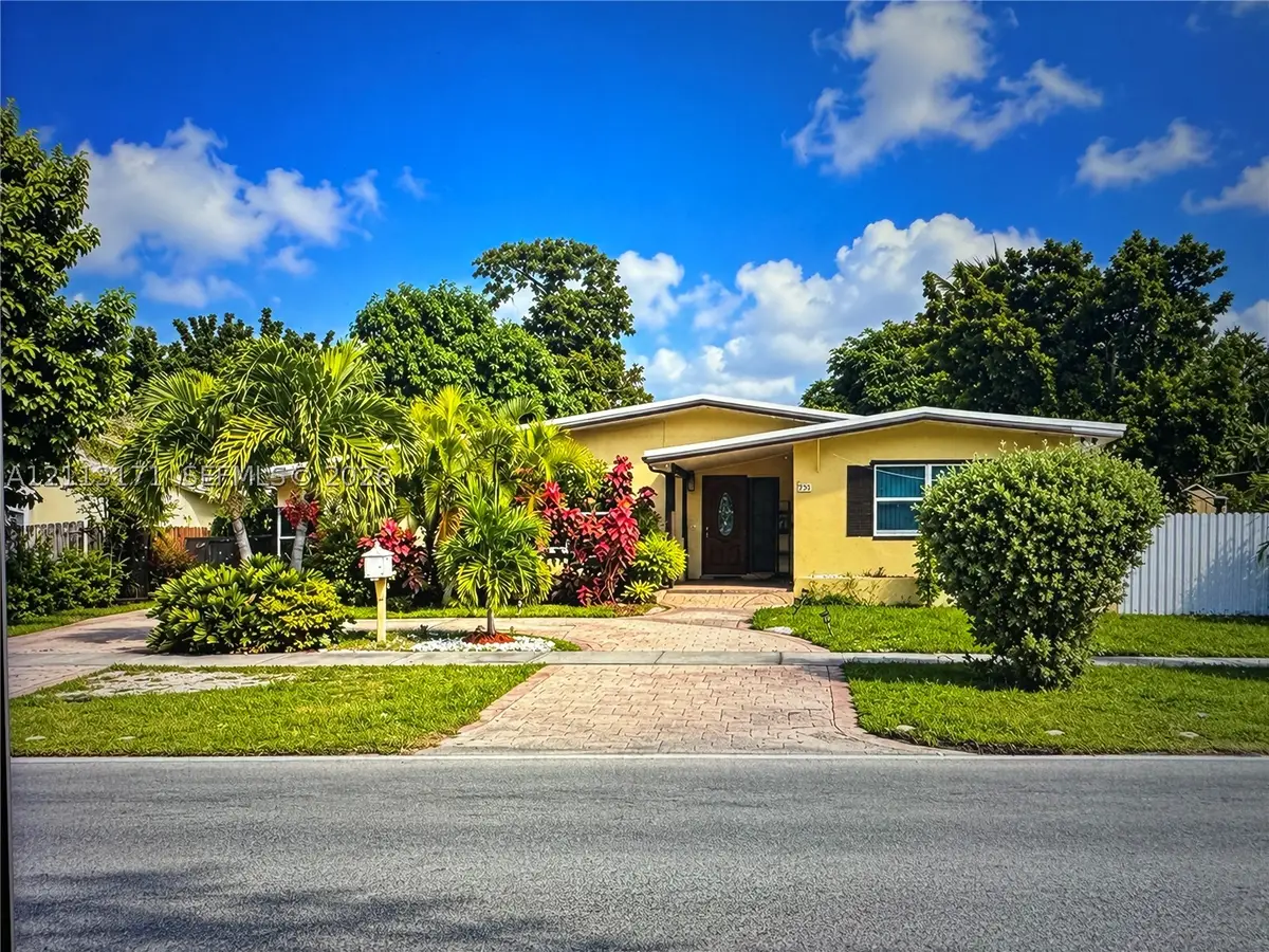 735 NE 159th St, Miami, FL 33162 - #1