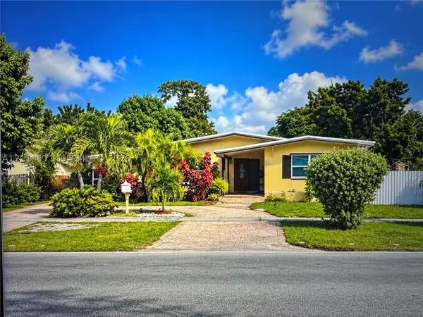 735 NE 159th St, Miami, FL 33162