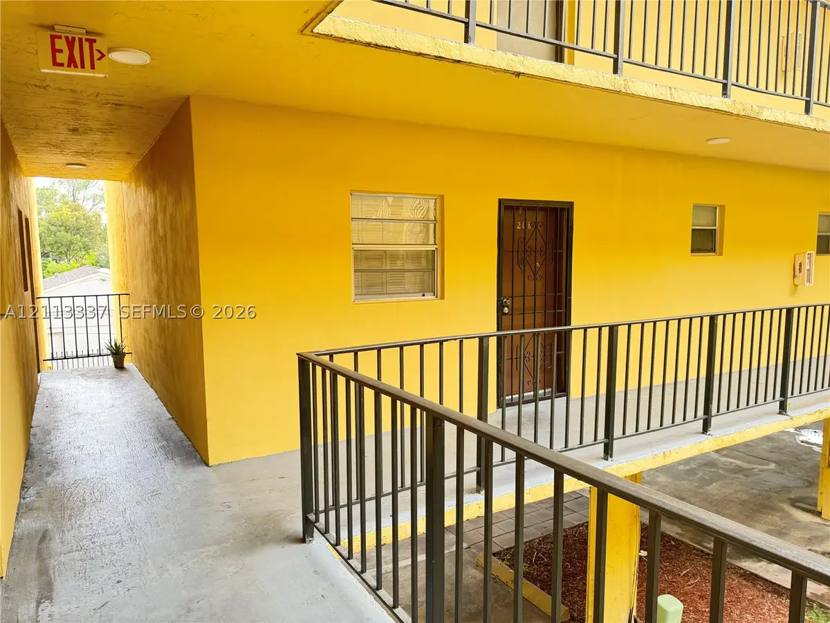 300 NE 125th St #208, North Miami, FL 33161 - #1