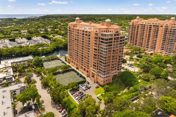 10 Edgewater Dr #5G, Coral Gables, FL 33133
