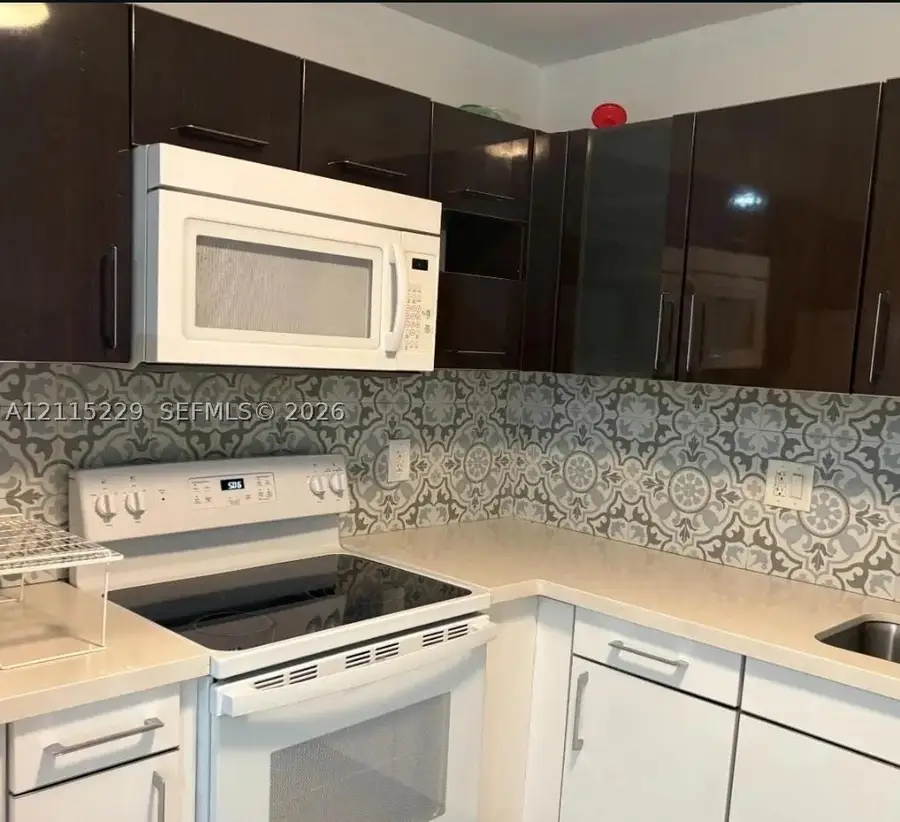 2020 NE 135th St #211, North Miami, FL 33181 - #2