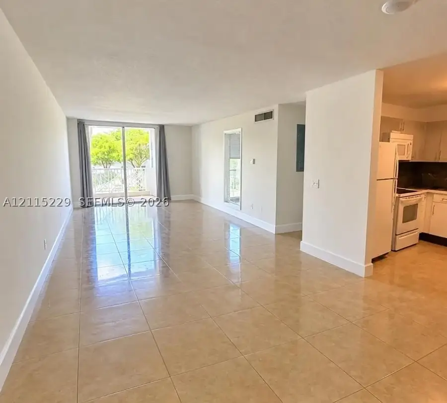 2020 NE 135th St #211, North Miami, FL 33181 - #3
