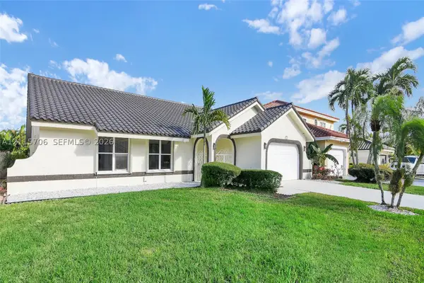 5184 Deerhurst Crescent Cir, Boca Raton, FL 33486