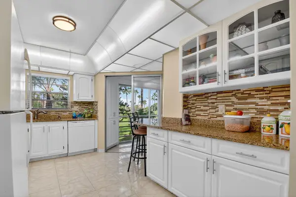 3810 Via Poinciana #206, Lake Worth, FL 33467