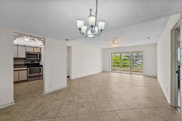 719 Lori Drive #204, Palm Springs, FL 33461