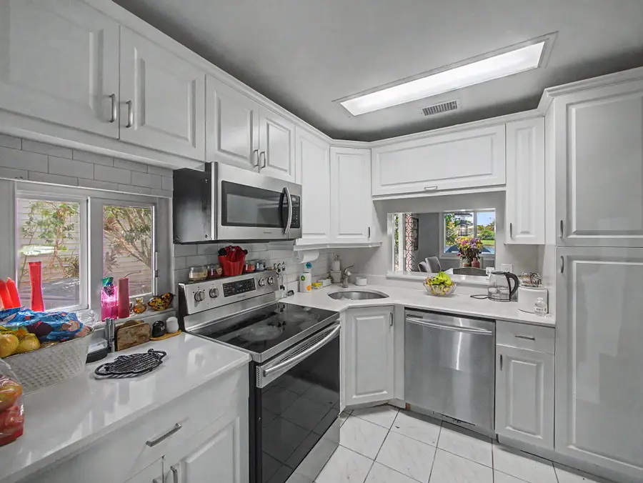 4675 Lakeside Circle, West Palm Beach, FL 33417 - #3