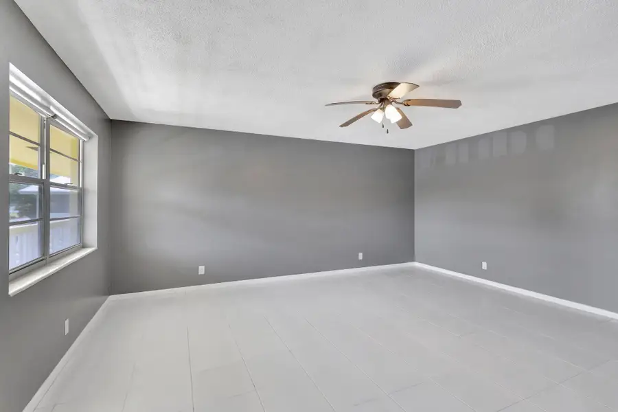 110 E Sheffield E, West Palm Beach, FL 33417 - #3