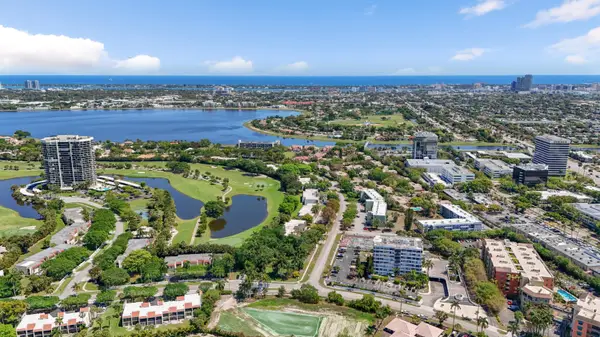 1638 Embassy Drive #208, West Palm Beach, FL 33401