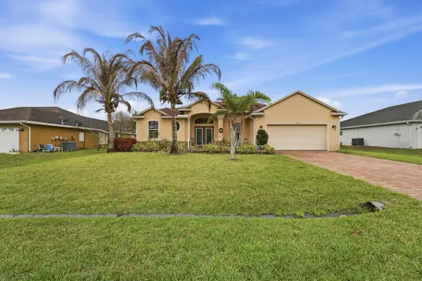 6988 NW Hartney Way, Port St Lucie, FL 34983