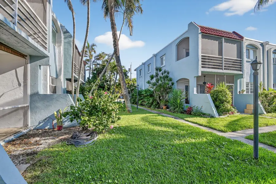 1432 S Lakeside Drive #4, Lake Worth Beach, FL 33460 - #3