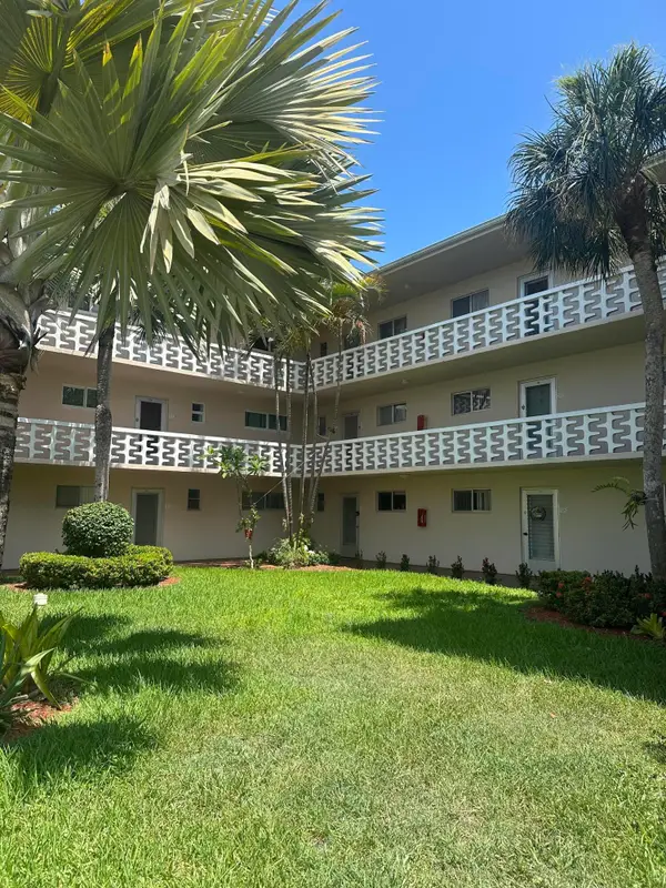 2812 S Garden Dr #304, Lake Worth, FL 33461