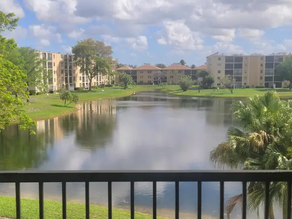 7900 NW 50th Street #304, Lauderhill, FL 33351