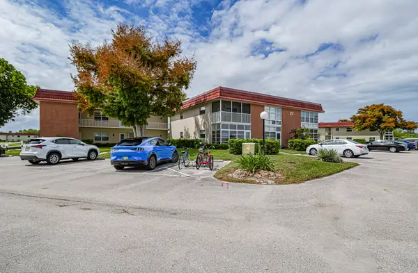 27 Pine Arbor Lane #205, Vero Beach, FL 32962