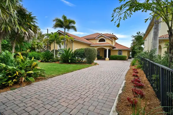 881 SE Saint Lucie Boulevard, Stuart, FL 34996