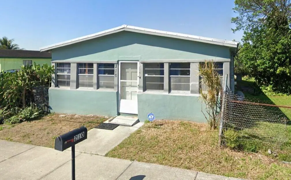 210 SW 12th Avenue Sw, South Bay, FL 33493 - #1