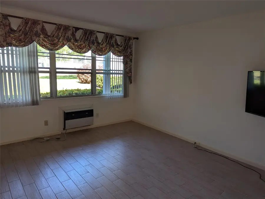 190 Oakridge M, Deerfield Beach, FL 33442 - #3